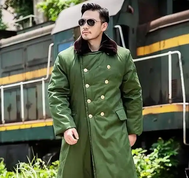时尚战袍中国军大衣让老外倾心