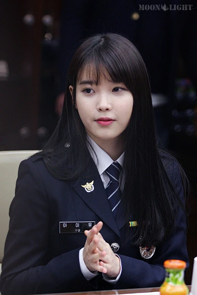 iu李知恩黑长直空气刘海制服控