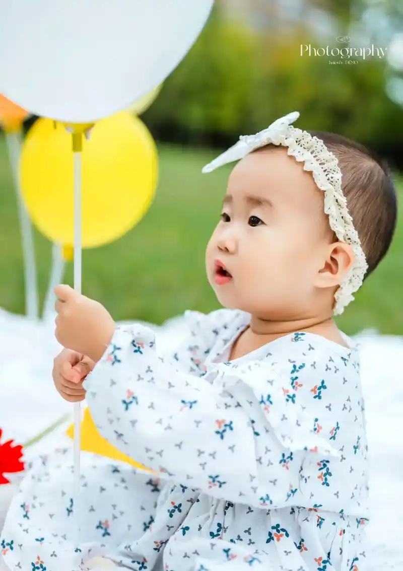 一岁宝宝外景写真.这样的小清新写真真实太好看啦!