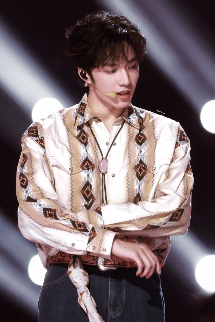 刘耀文超话谢谢@时代少年团-刘耀文,对演唱会更期待了#刘耀文叁重楼暨