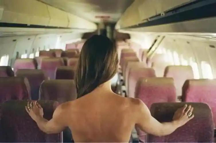 她们裸游世界,拍下数千张裸体,只为告诉人们