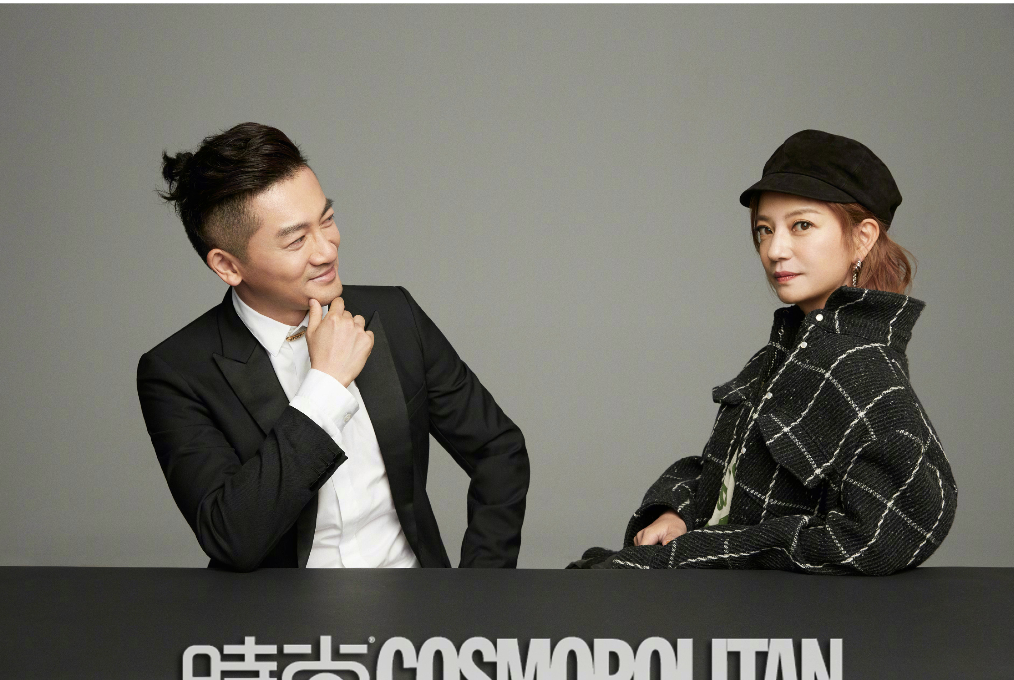 苏有朋赵薇合体登时尚杂志封面!童年cp亲密依偎勾起回忆杀!