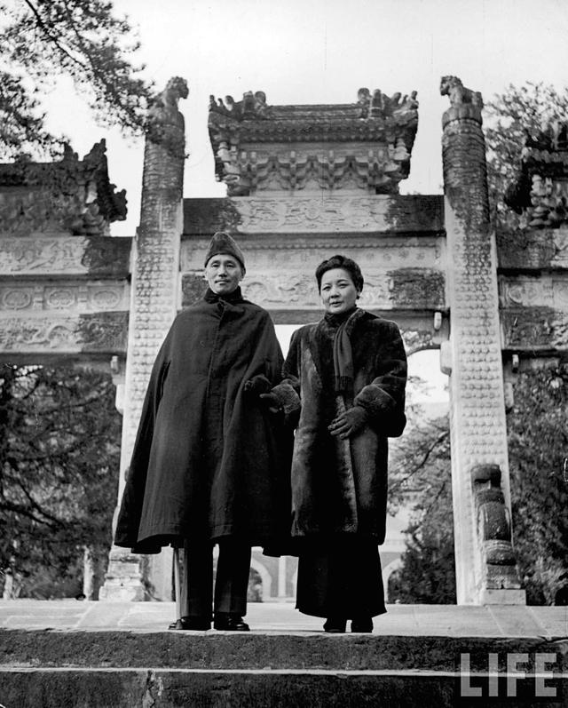 宋氏家族:是指宋霭龄,宋庆龄,宋美龄,宋子文等人的家族.