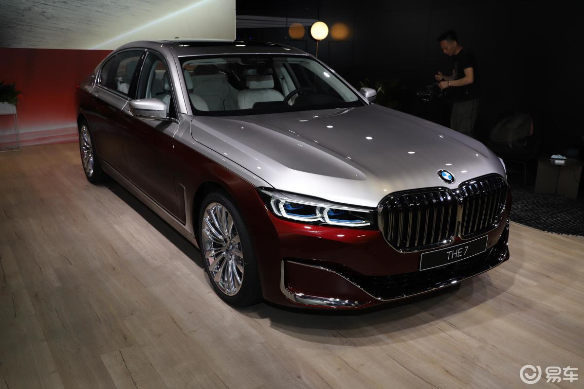 【宝马7系2021款m760li xdrive v12 耀影特别版侧前45度车头向右水平