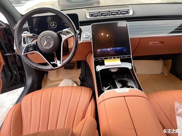 22款奔驰s500内饰设计就像一座移动的总统套房,相当的豪华.
