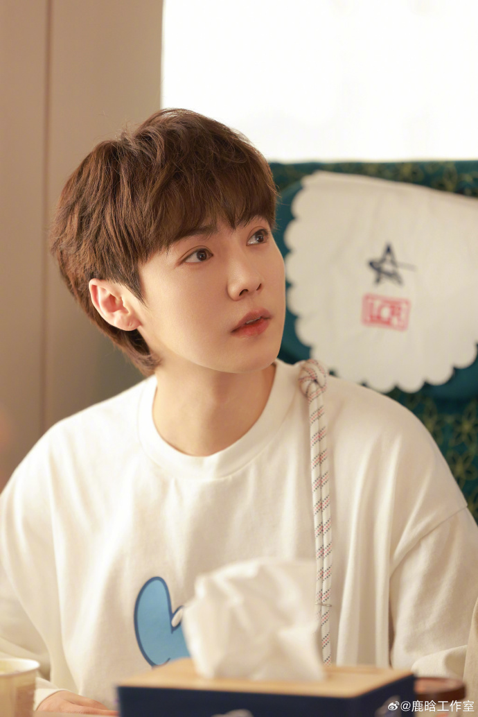 鹿晗用你的名字手机壁纸##哈哈哈哈哈