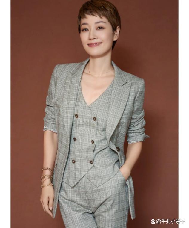 被马伊琍的中年状态惊艳!47岁不装嫩不扮老,妆扮简约却不简单