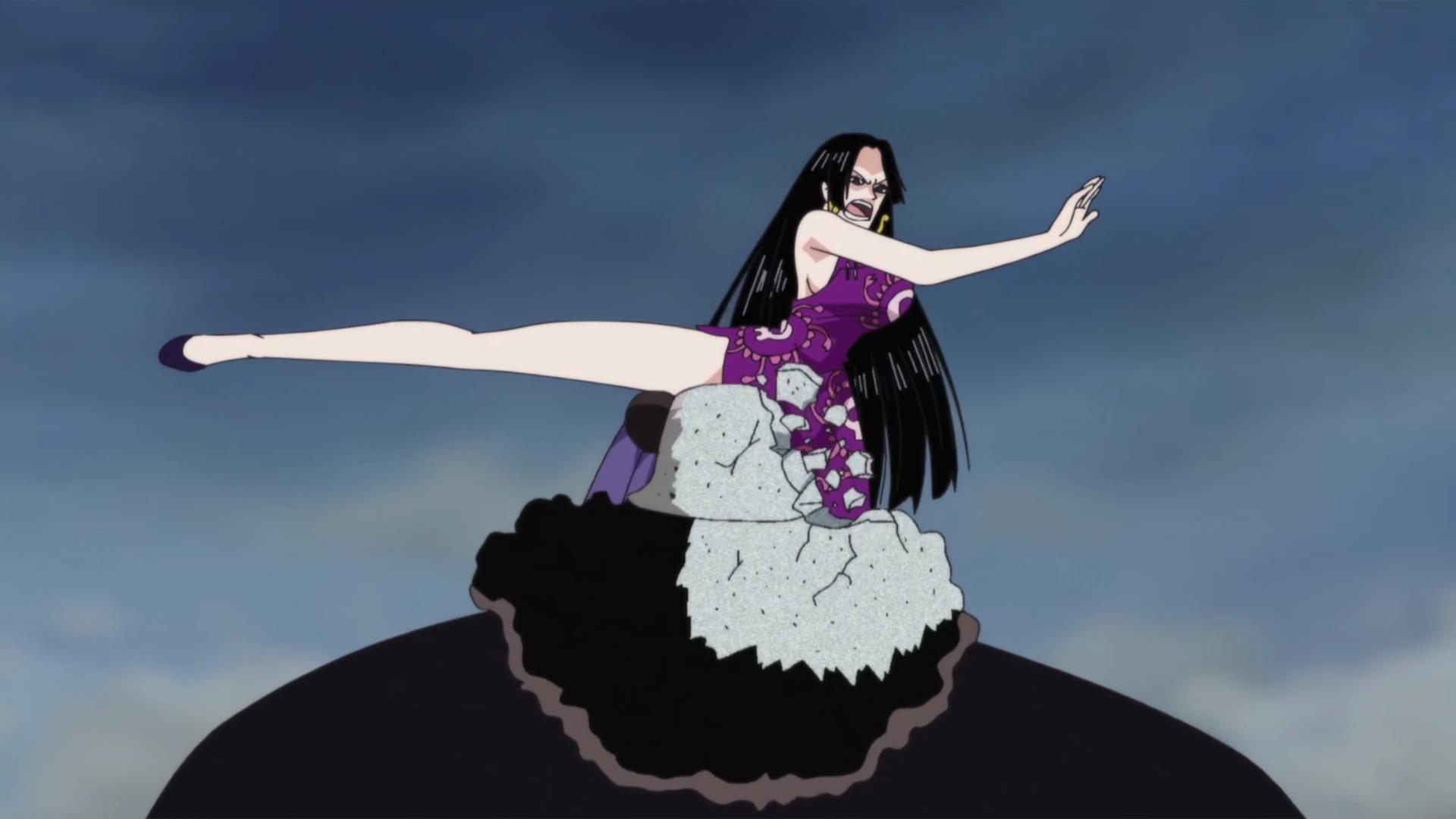 海贼王女帝,路飞在的时候打不过小兵,路飞不在,一脚一个和平主义者