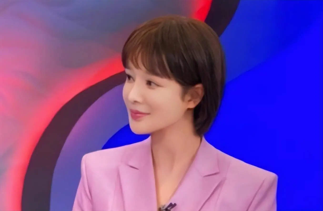 央视"美丽"女主持人胡蝶:导演老公比她大12岁,如今生活怎么样_婚姻