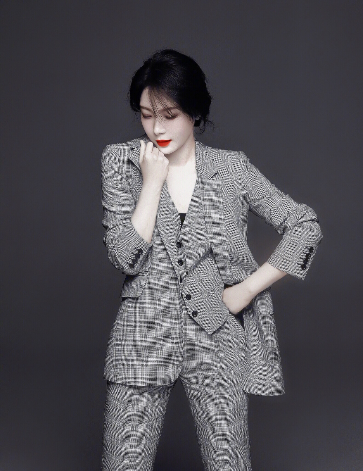 原创有种时尚叫陈数穿西装她总能把不同的西装穿出自己的味道