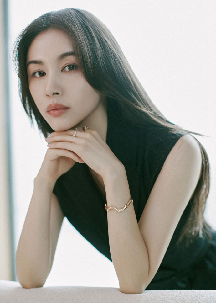 王子文超话以「她」视角,看待世界.