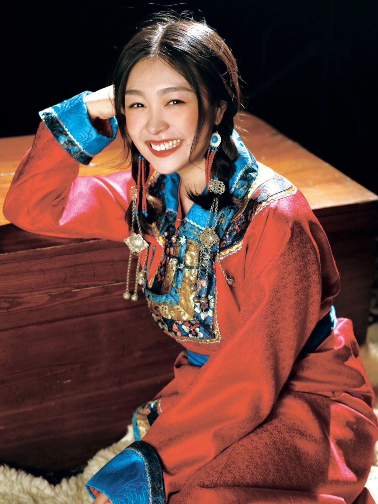 蒙古族女孩子是端庄的,美丽的,动人的 但也有可爱,清冷型的,女孩子就