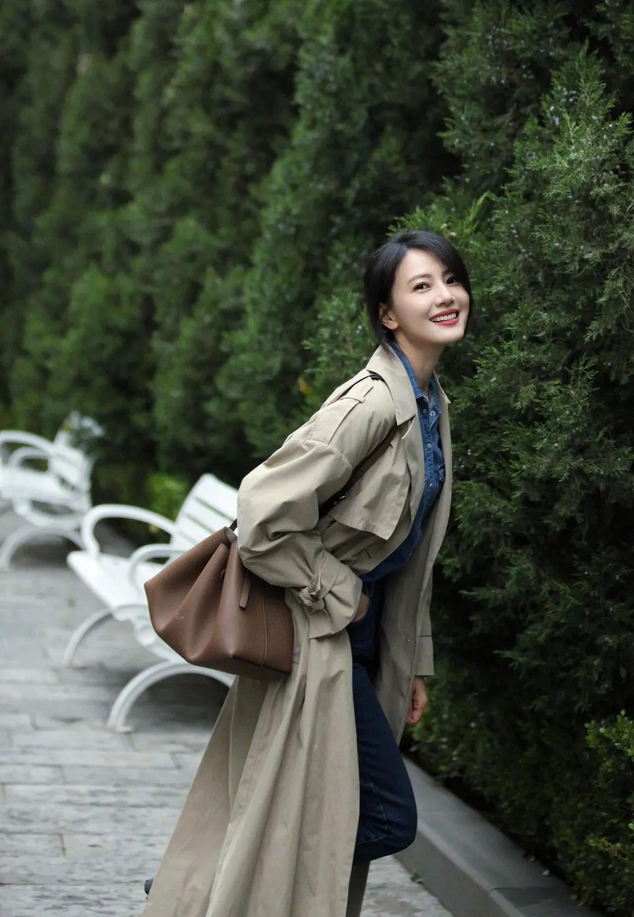 高圆圆"初冬"新款,大衣 牛仔裤,高级又时髦,大气又优雅