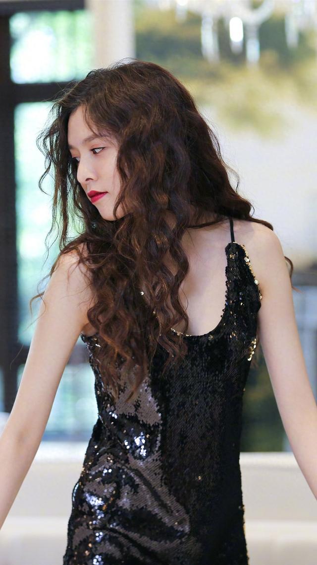 宋妍霏壁纸,你喜欢这位美女吗