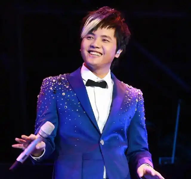 春晚都请不动却没人说郑源耍大牌4重身份曝光到底什么来头