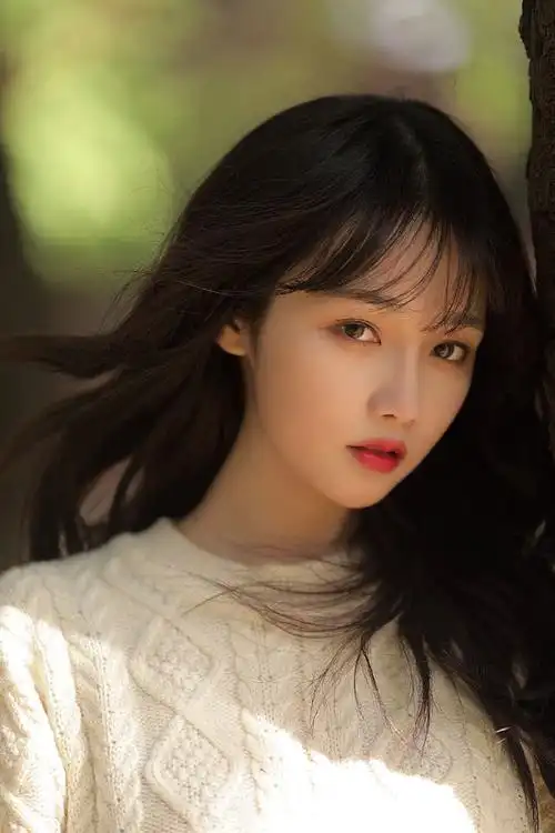 简介:snh48宋昕冉冬日温暖文艺写真图片,分享一组宋昕冉图片给大家,图