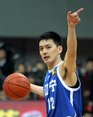 年少时的杨鸣,除了帅!还有几分青涩! #辽宁男篮