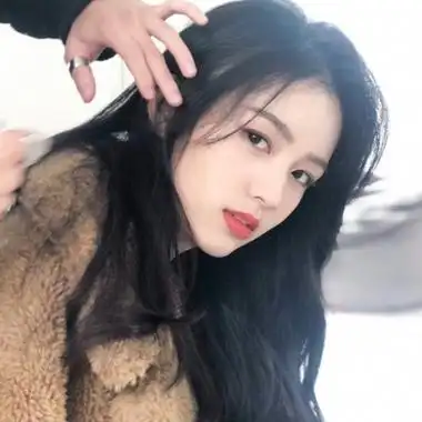 清冷又超级有特点的女生头像合集 安静又有魅力的女生头像_女生头像