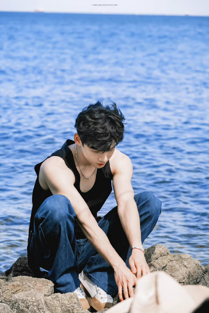 白敬亭上身肌肉线条##白敬亭