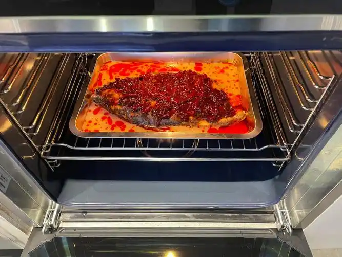 然后放到烤箱里面,大概加热15分钟,就可以享用香喷喷的烤鱼啦#老板蒸