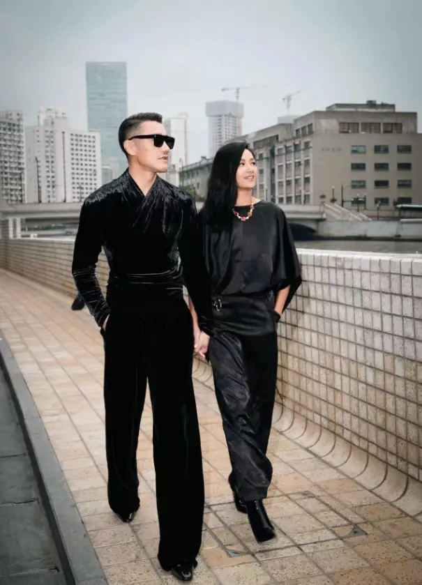 瞿颖妩媚的表情和曼妙的身材,每走一步都直撞在座观众的心灵.