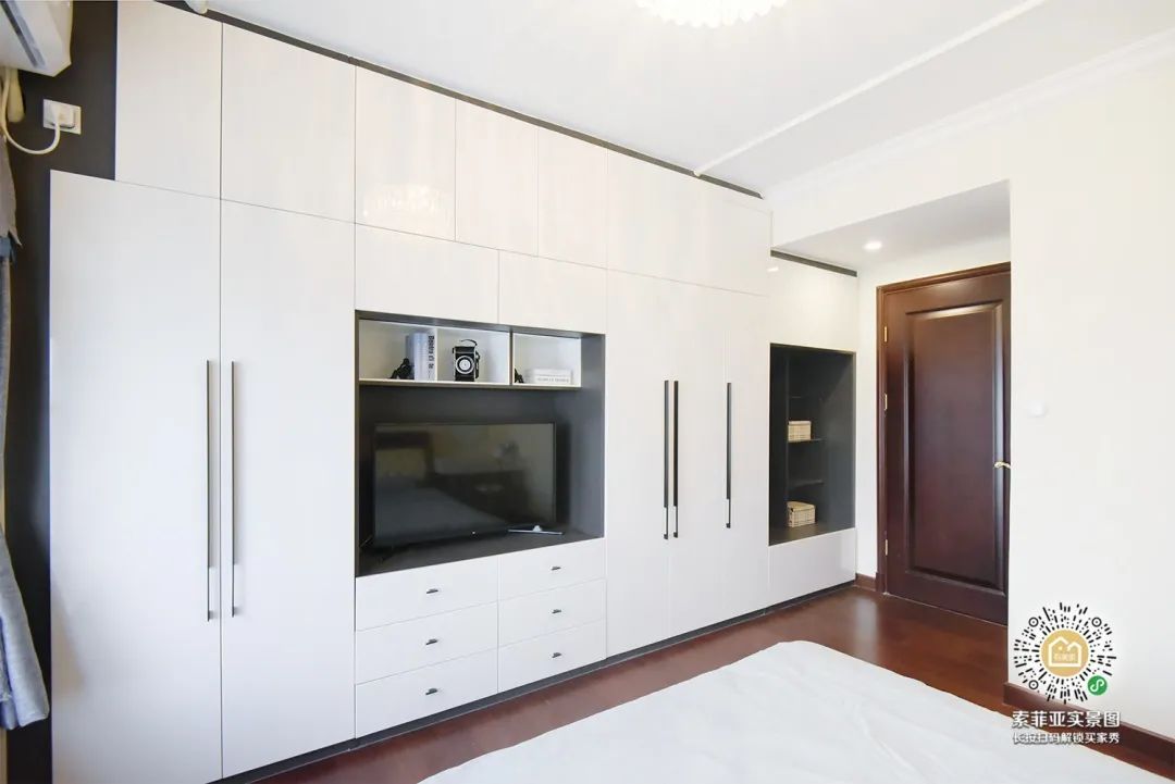 这些整墙衣柜,装起来可比衣帽间爽太多了!