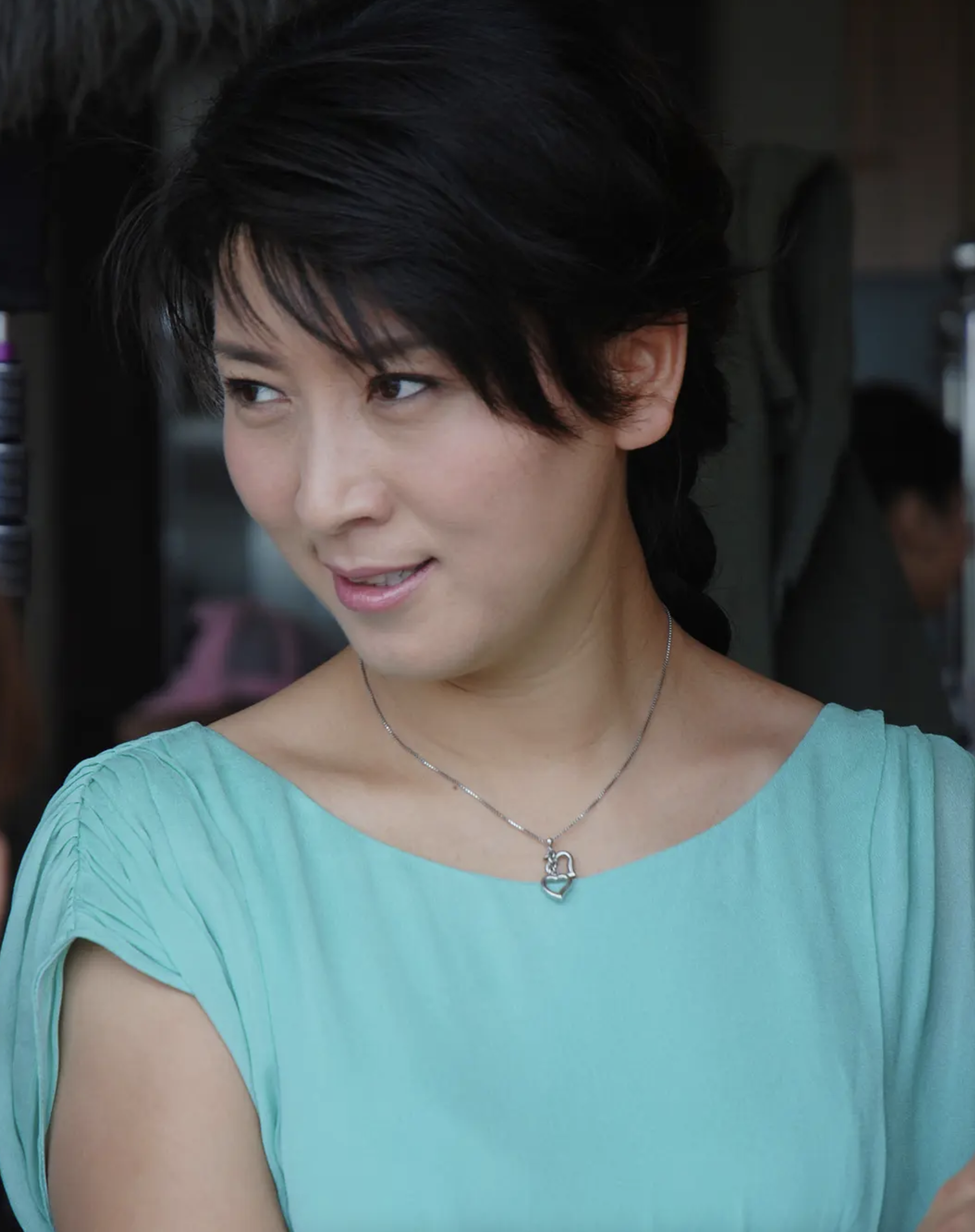 演员闫学晶:45岁生小女儿,演艺圈的大孝女,49岁成了婆婆