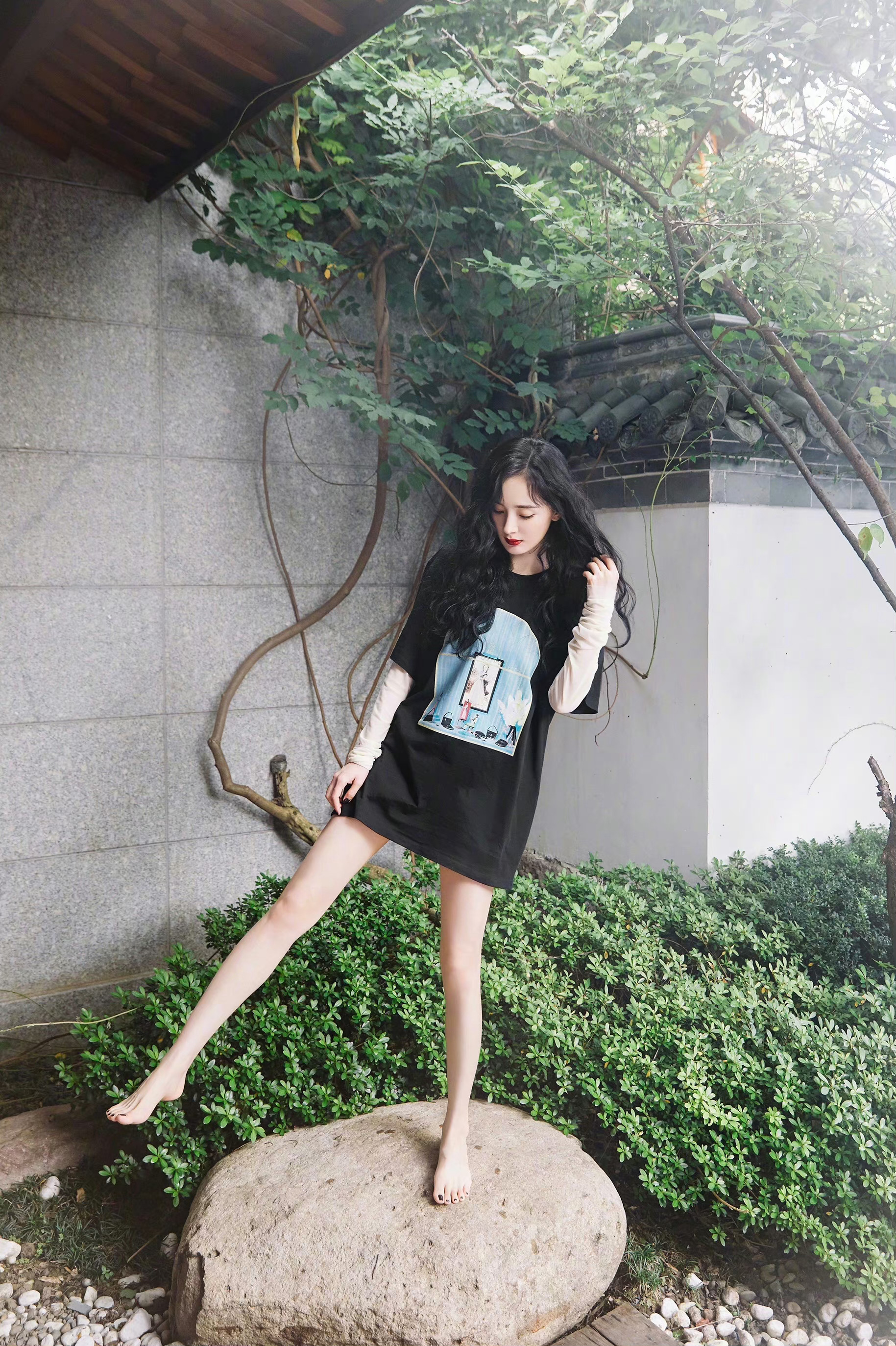 杨幂玉足大白腿写真·又酷又飒,邻家少女图片分享_成为了_形象_风格