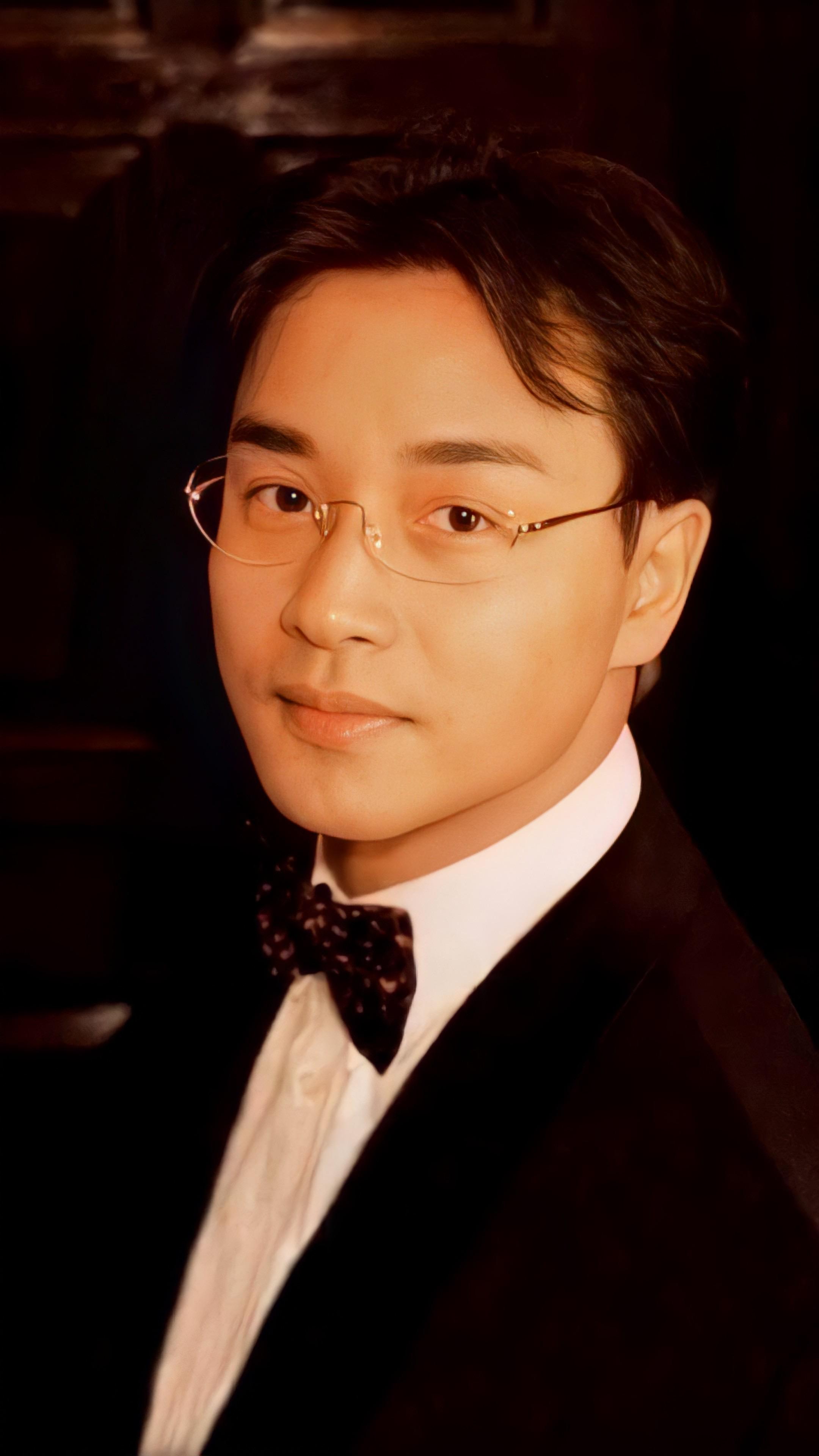 有人用张国荣的照片当壁纸什么的吗?