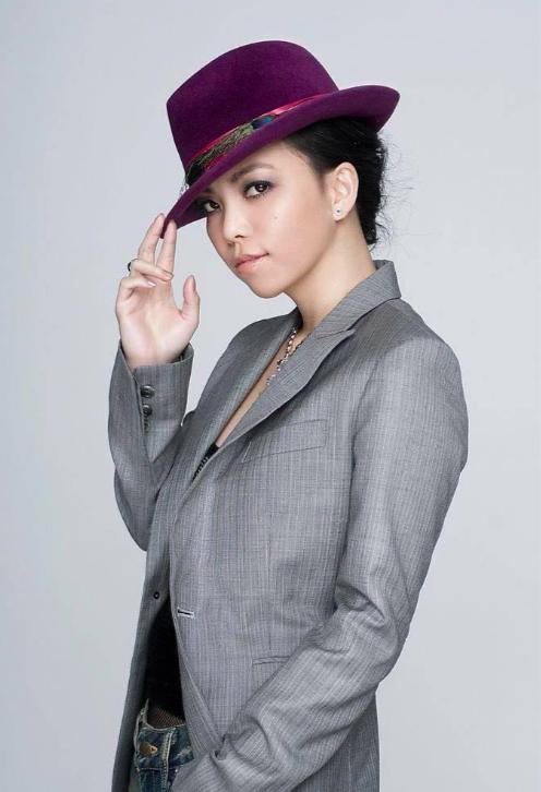 最受关注的应该是她的身材了,如今48岁的张惠妹开始减肥了,之前因为