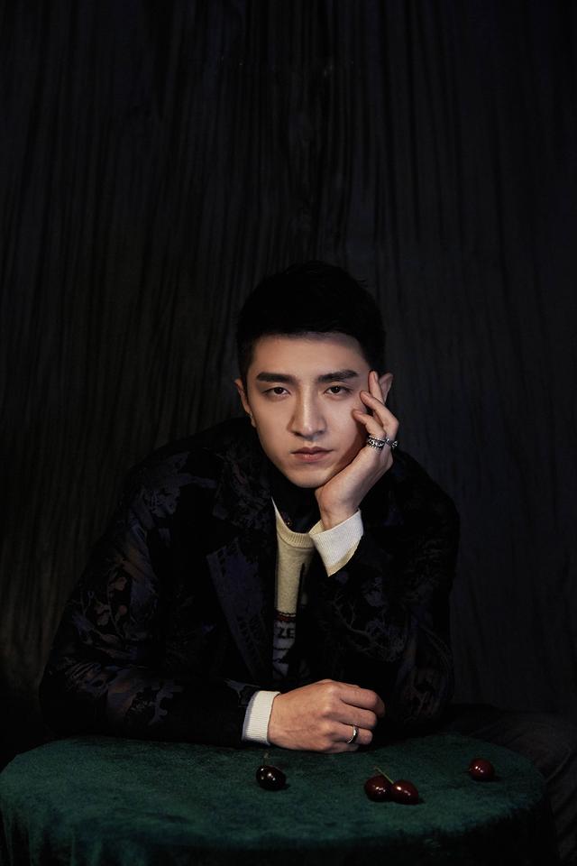 金瀚造型帅气,轻松驾驭各式服装