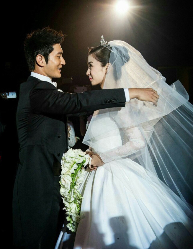 黄晓明为angelababy那一场世纪婚礼,相信很多人至今还记得,但那场世纪