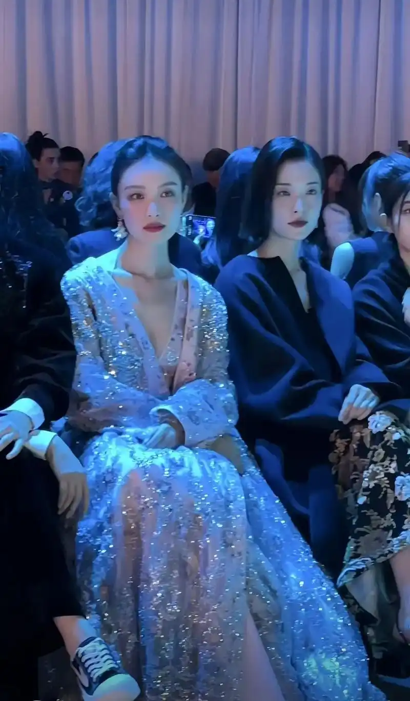 倪妮 #女星 #美到发光 #杜鹃 #合照 - 抖音