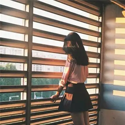 好看的女生背影图片大全伤感 我唯愿这辈子不曾见过你_6