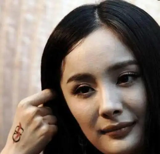 哪些明星有纹身图片,明星身上的文身,真的有点666 - 冷求网