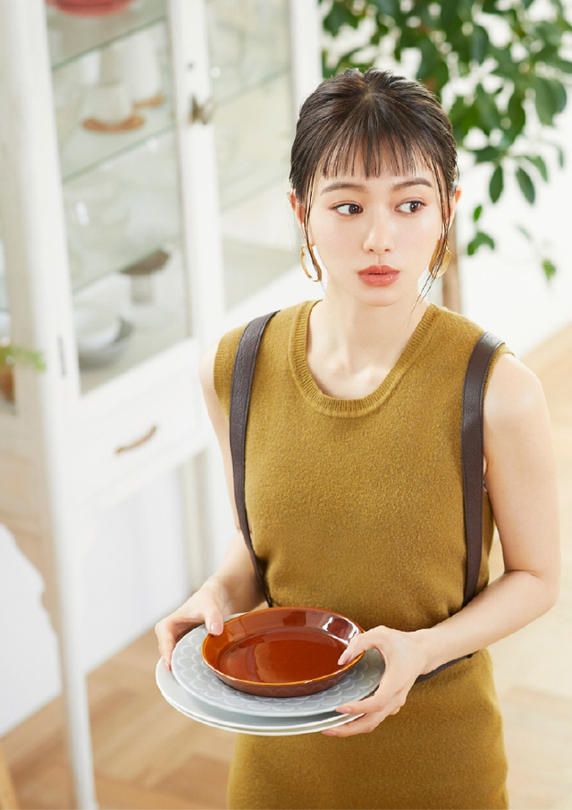 山本舞香登上杂志封面 风格清新优雅迷人_新浪图片