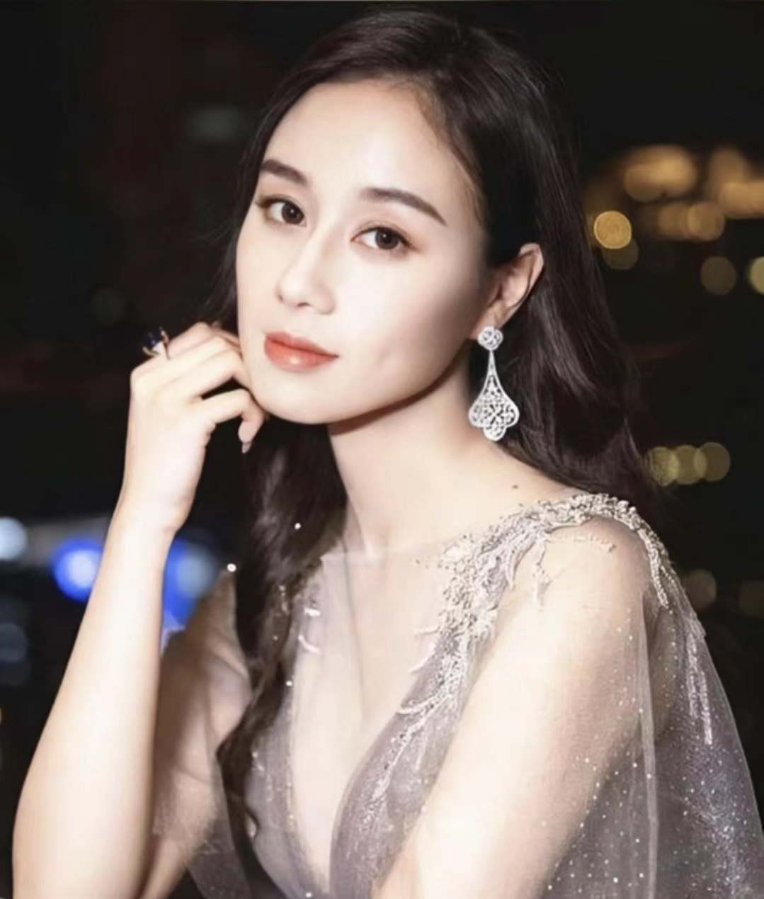 赌王最小的女儿何超欣,身材好颜值高还是清华毕业的学霸,这以后嫁出去