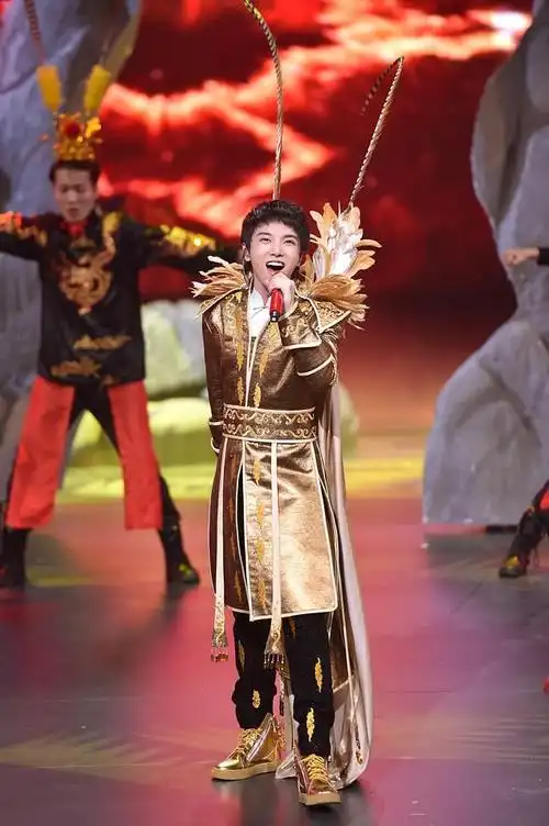 华晨宇首次成综艺常驻嘉宾王牌解锁花式异类少年