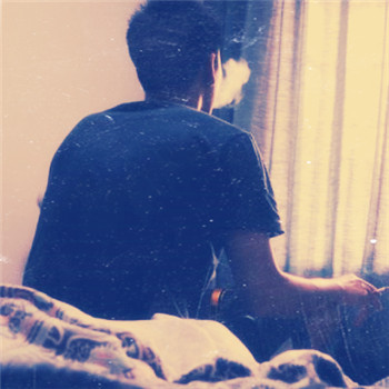 男生头像背影抽烟落魄