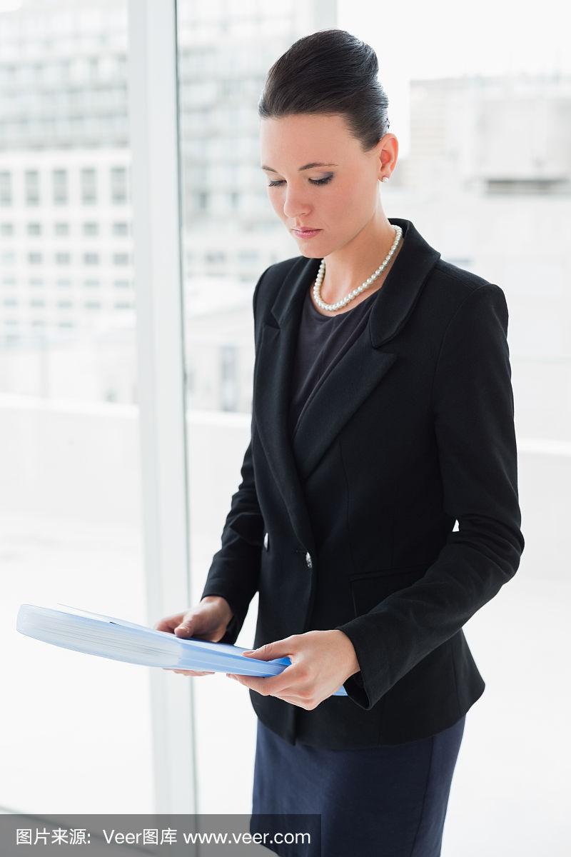 办公室,女商人,文件,墙,玻璃