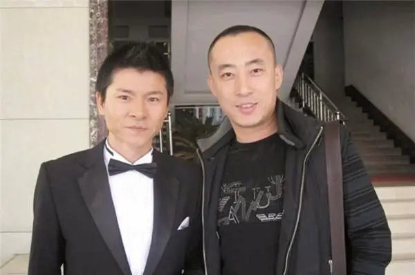 原创山寨版刘德华因太像本人被央视签约排场却比真人还大