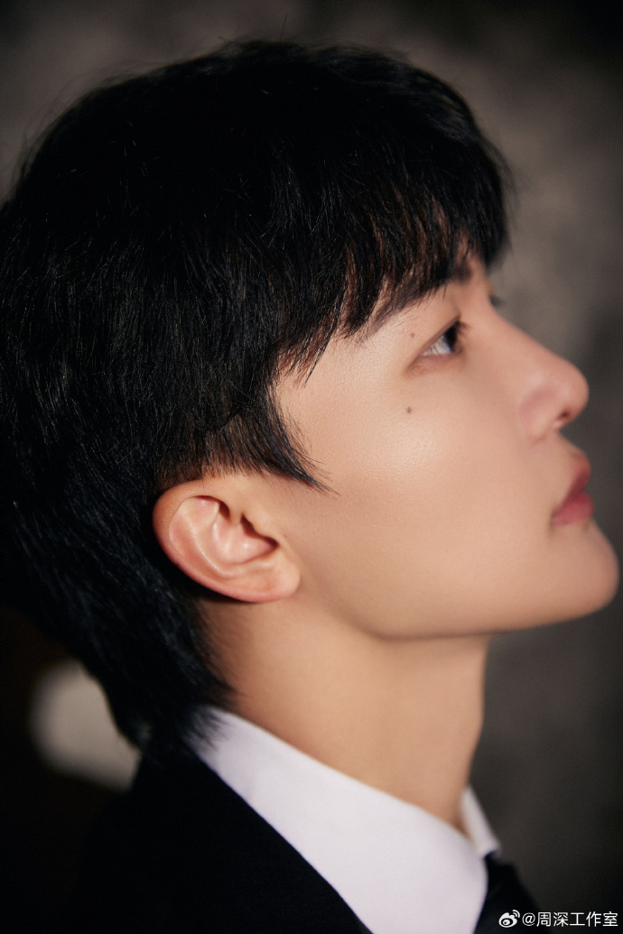 周深繁花依旧首唱舞台##周深志愿军主题曲首唱##电影志愿军全国首映