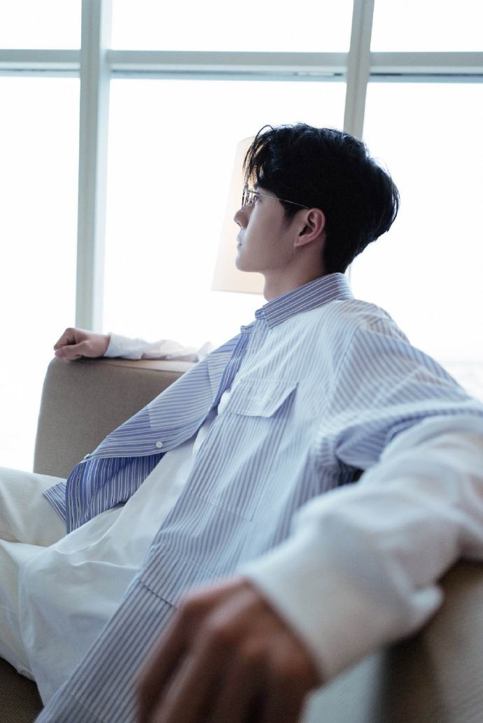 想见你想见你~一博戴眼镜帅呆了~@uniq-王一博#王一博