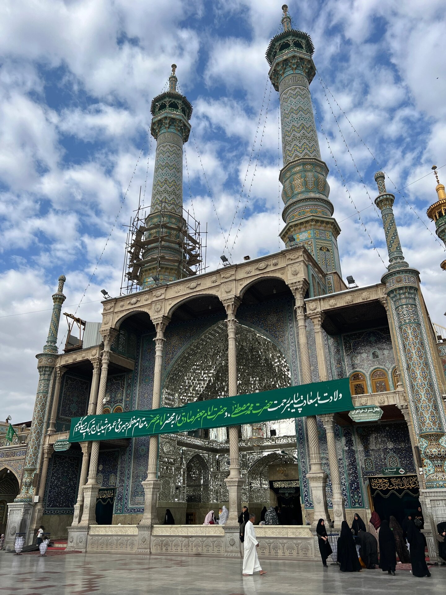 伊朗自驾1之库姆 德黑兰机场换了二十美金,机场只有42万的汇率,少换!