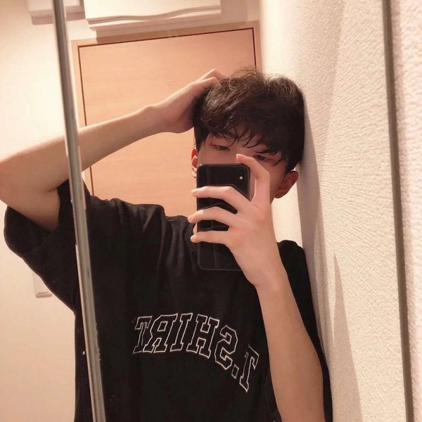 意境.手机控挡脸男头_男生头像_我要个性网