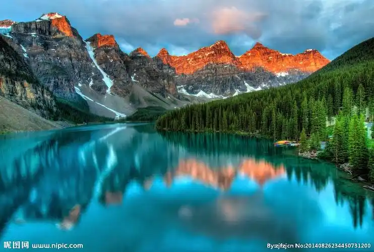 高山 湖泊 倒影 森林 摄影图__山水风景_自然景观_摄影图库_昵图网