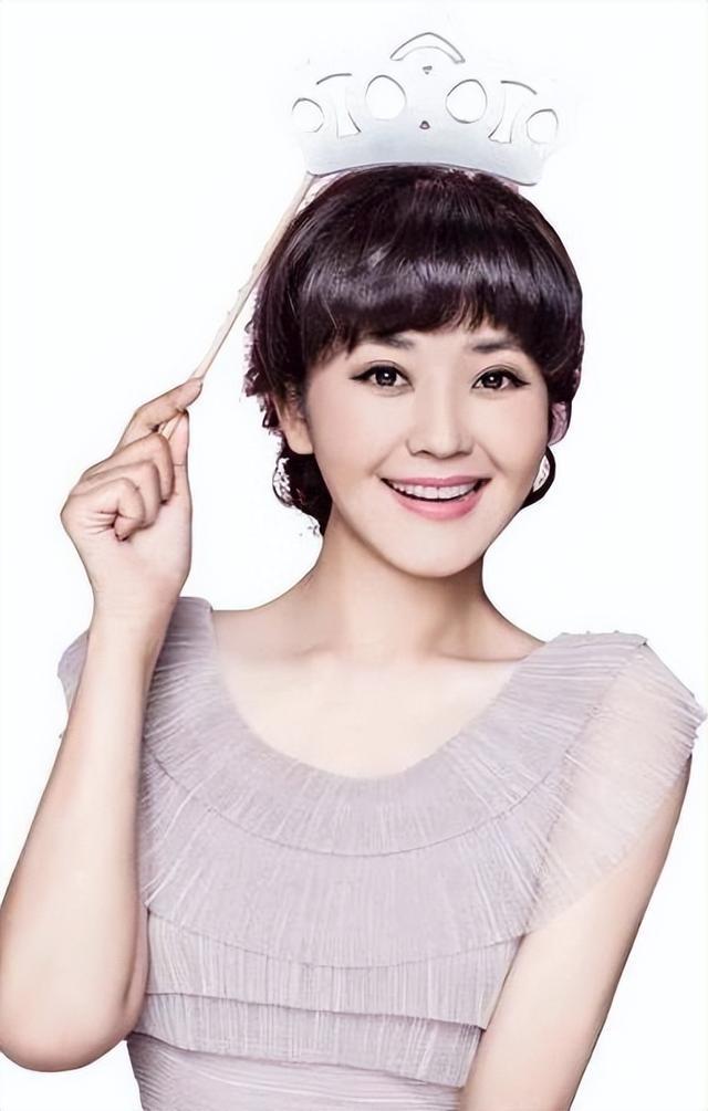 49岁的方琼,如今的生活,过得跟之前大不相同