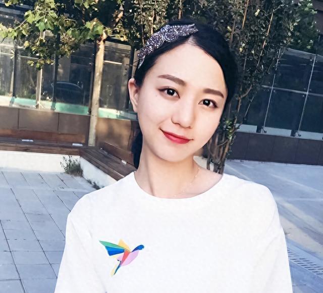 北大校花"塌房":退出娱乐圈,回老家卖臭豆腐