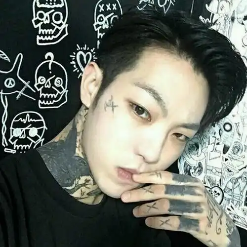 骷髅头纹身社会哥