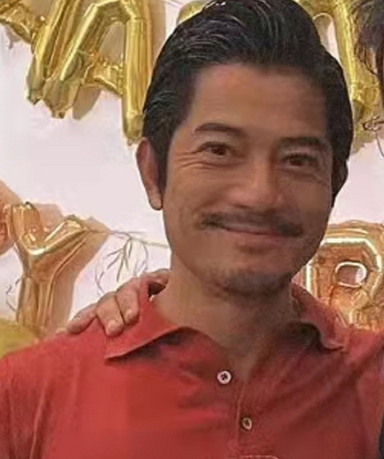 男神老了好友晒郭富城庆生照56岁郭天王脸庞清瘦皱纹深